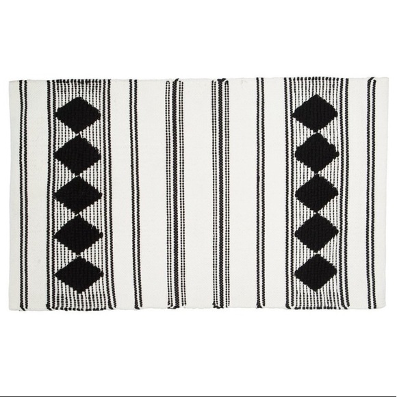 Caravan Home Diamond Woven Rug - Picture 9 of 10